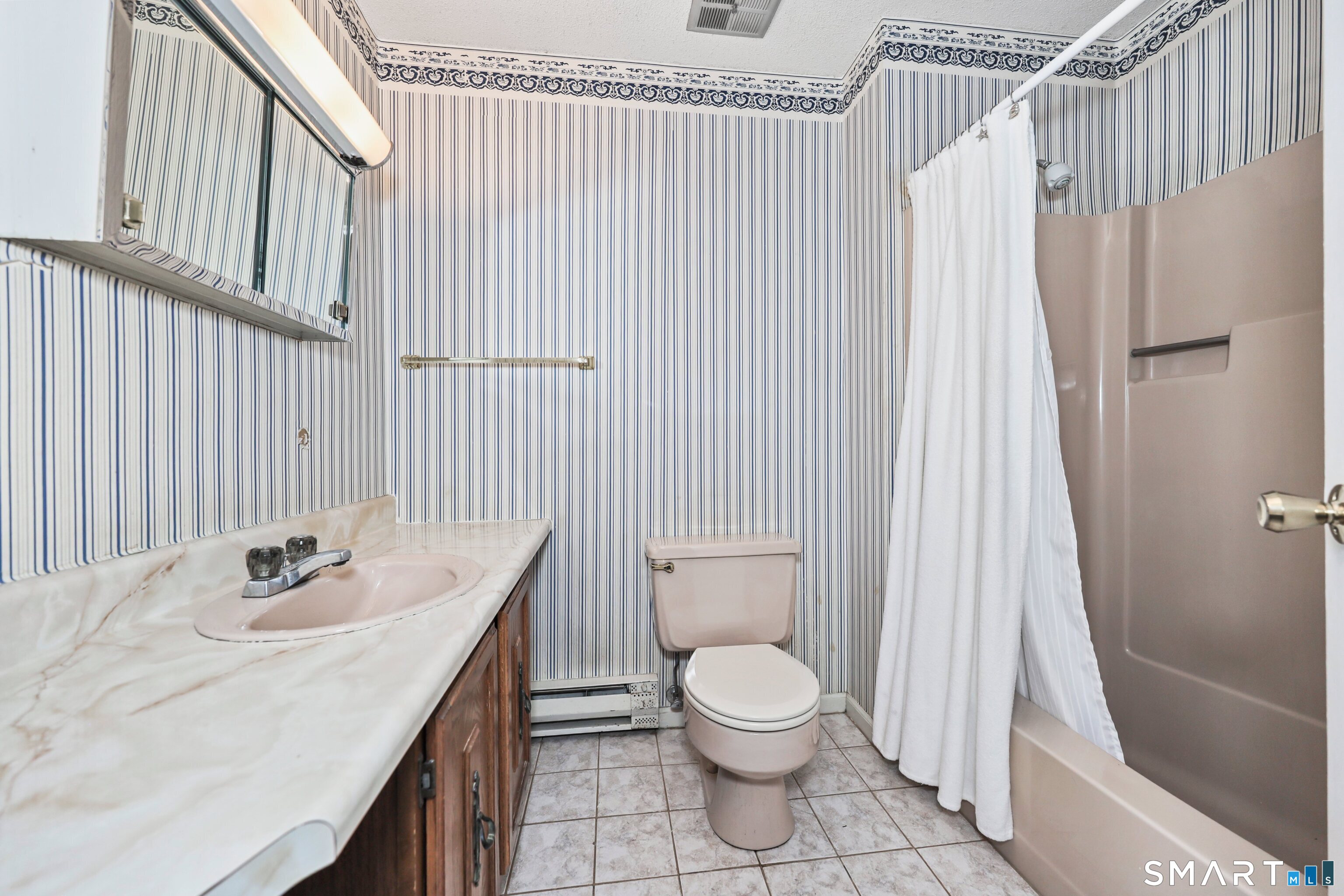 123 Queens Road, Unit 123 Torrington, CT 06790 - Photo 15 of 34 Full Bath