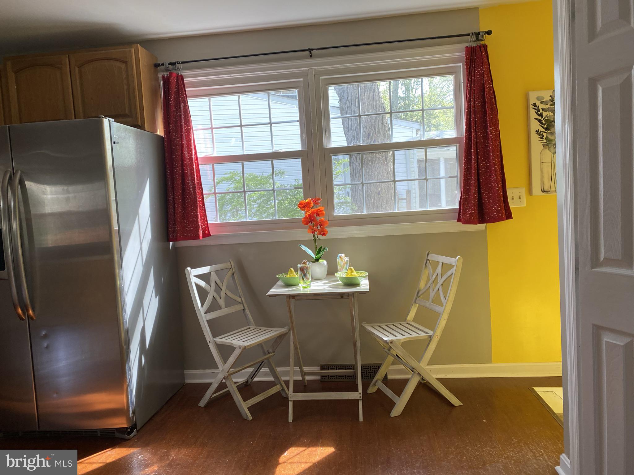 38 Severndale Road Severna Park, MD 21146 - Photo 5 of 20 Kitchen eat-in area