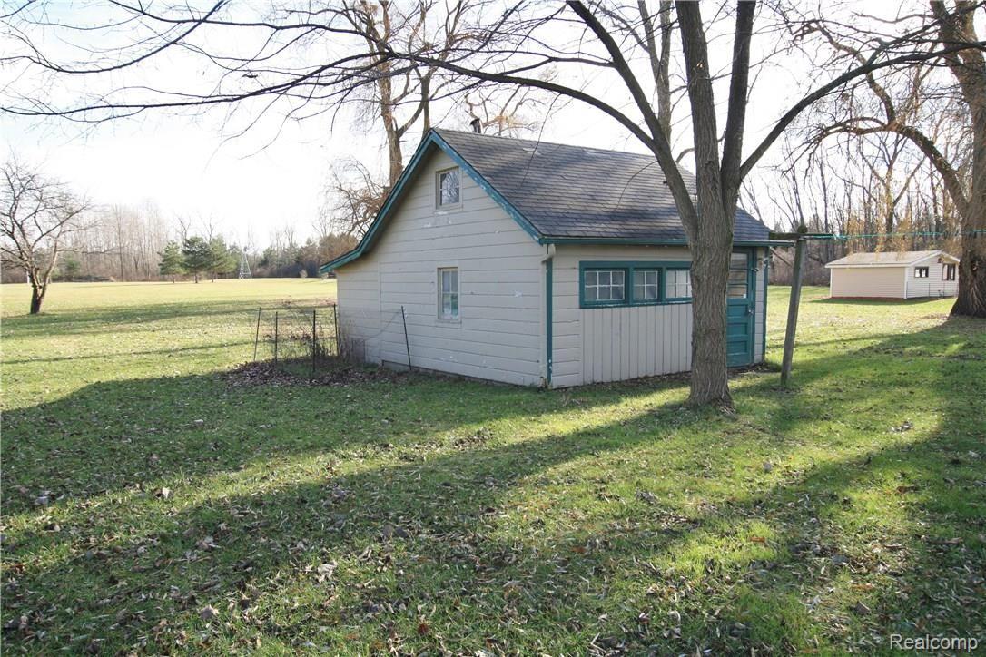 3077 Belsay Road Burton, MI 48519 - Photo 7 of 31 IMG_7389.JPG