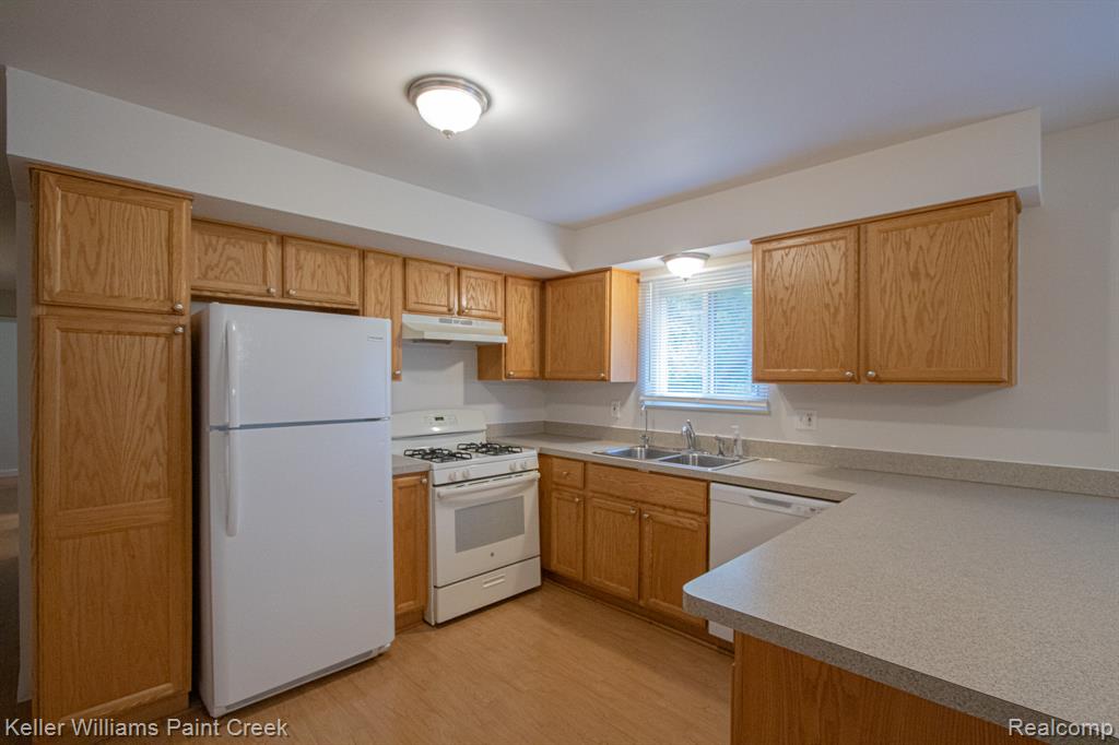 1220 Farnsworth Road Lapeer, MI 48446 - Photo 5 of 39