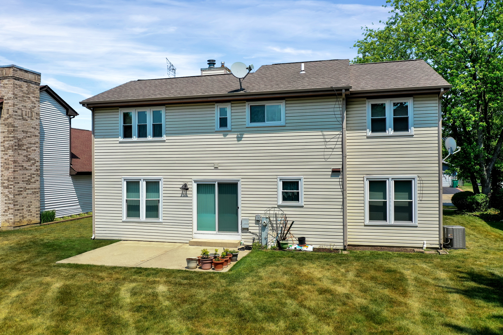 700 Greenview Lane Wheeling, IL 60090 - Photo 19 of 26 a front view of a house with a yard