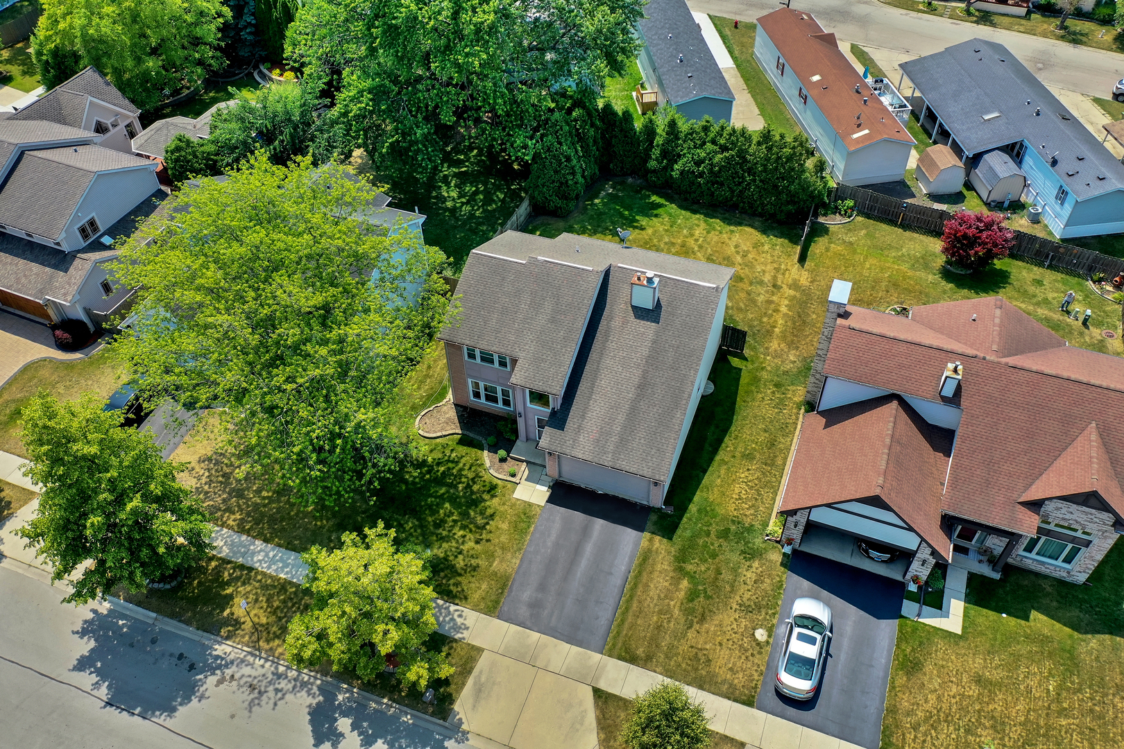 700 Greenview Lane Wheeling, IL 60090 - Photo 20 of 26 an aerial view of houses with yard