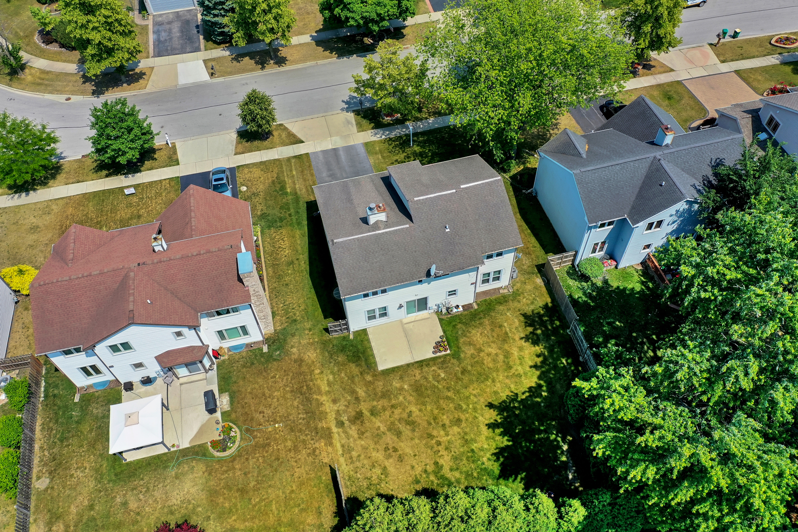 700 Greenview Lane Wheeling, IL 60090 - Photo 22 of 26 an aerial view of residential house with outdoor space and swimming pool