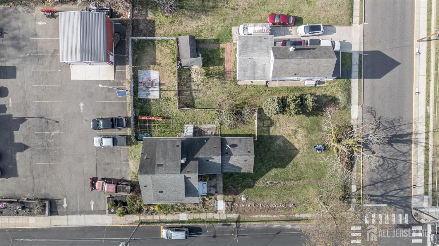 39 East 2nd Avenue Runnemede, NJ 08078 - Photo 35 of 41 a aerial view of a house with a yard and large tree