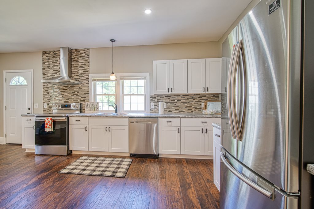 252 Abner Creek Road Greer, SC 29651 - Photo 4 of 32 Gallery Image 4