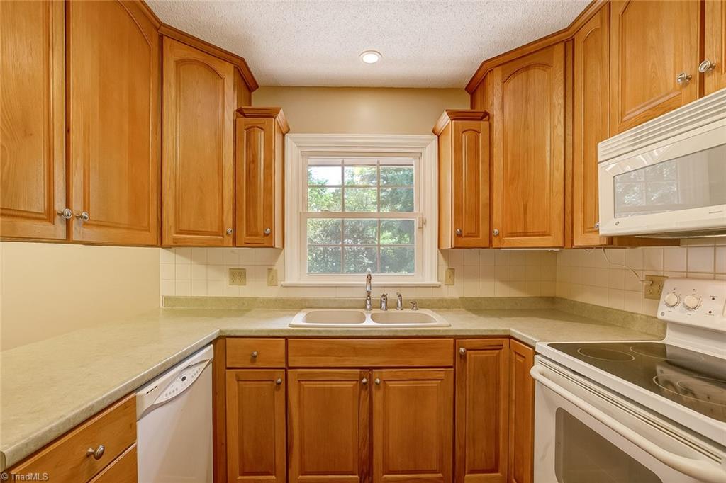 214 Kirk Road Greensboro, NC 27455 - Photo 11 of 30 Gallery Image 11