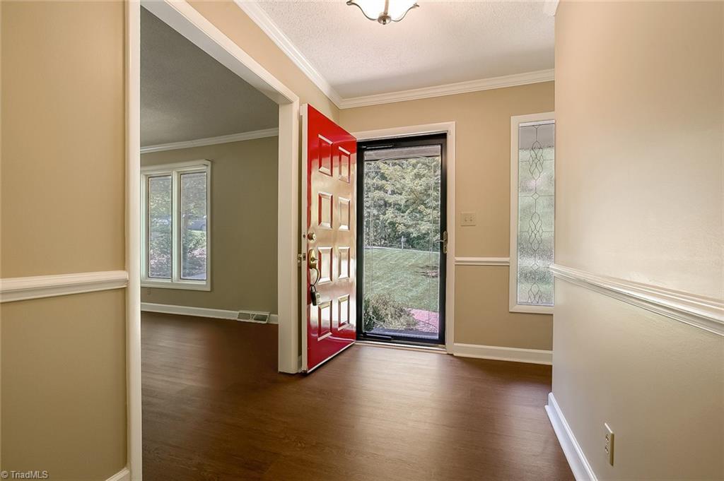 214 Kirk Road Greensboro, NC 27455 - Photo 4 of 30 Gallery Image 4