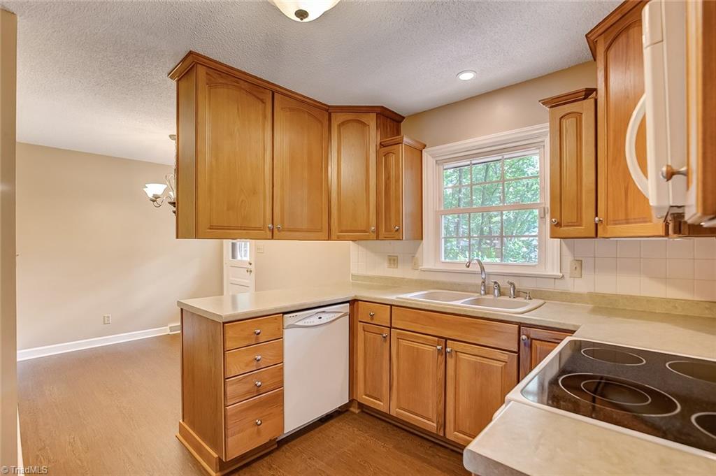 214 Kirk Road Greensboro, NC 27455 - Photo 10 of 30 Gallery Image 10