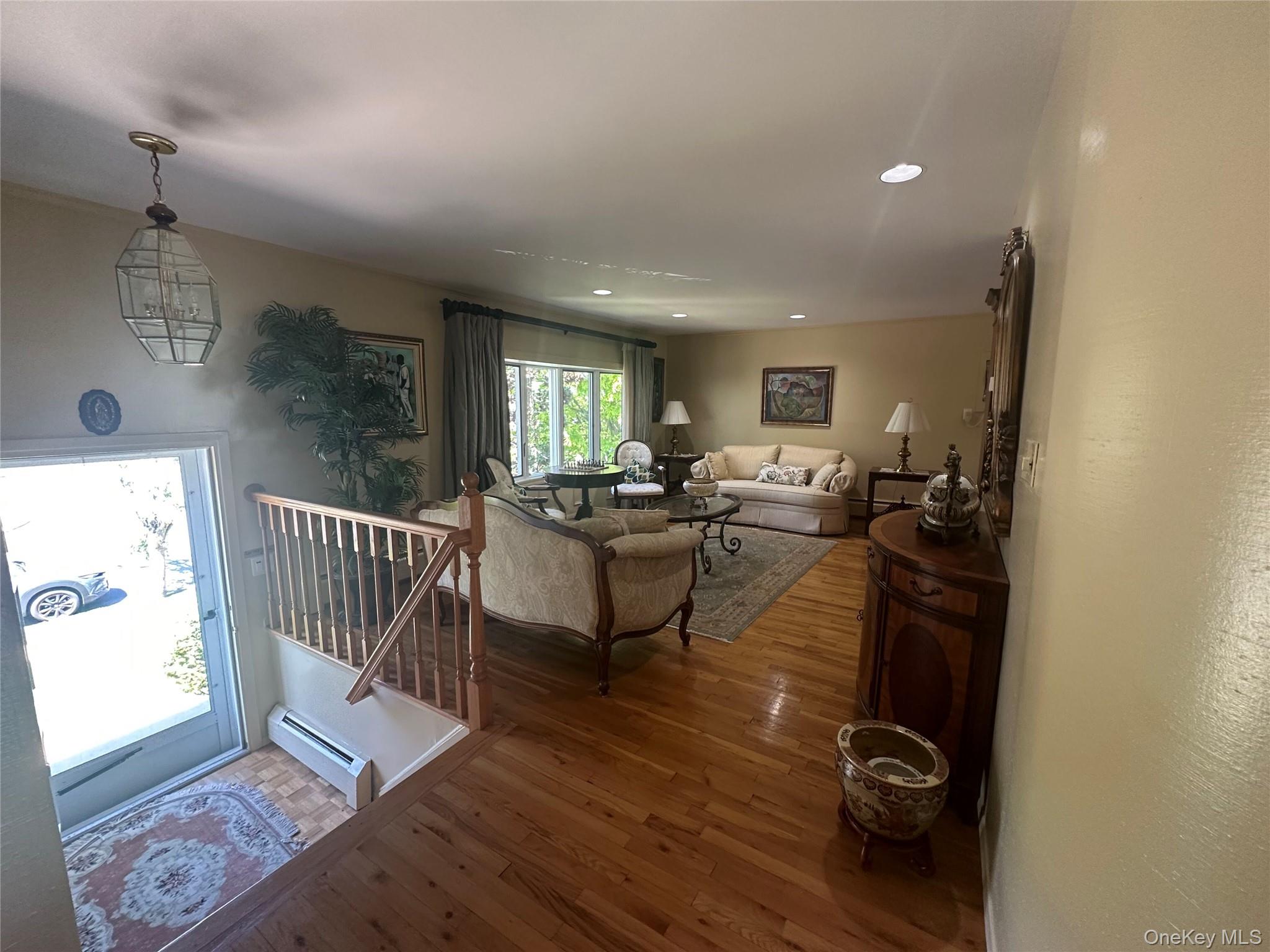 776 Bunker Road Valley Stream, NY 11581 - Photo 4 of 24 Entry/Formal Living room