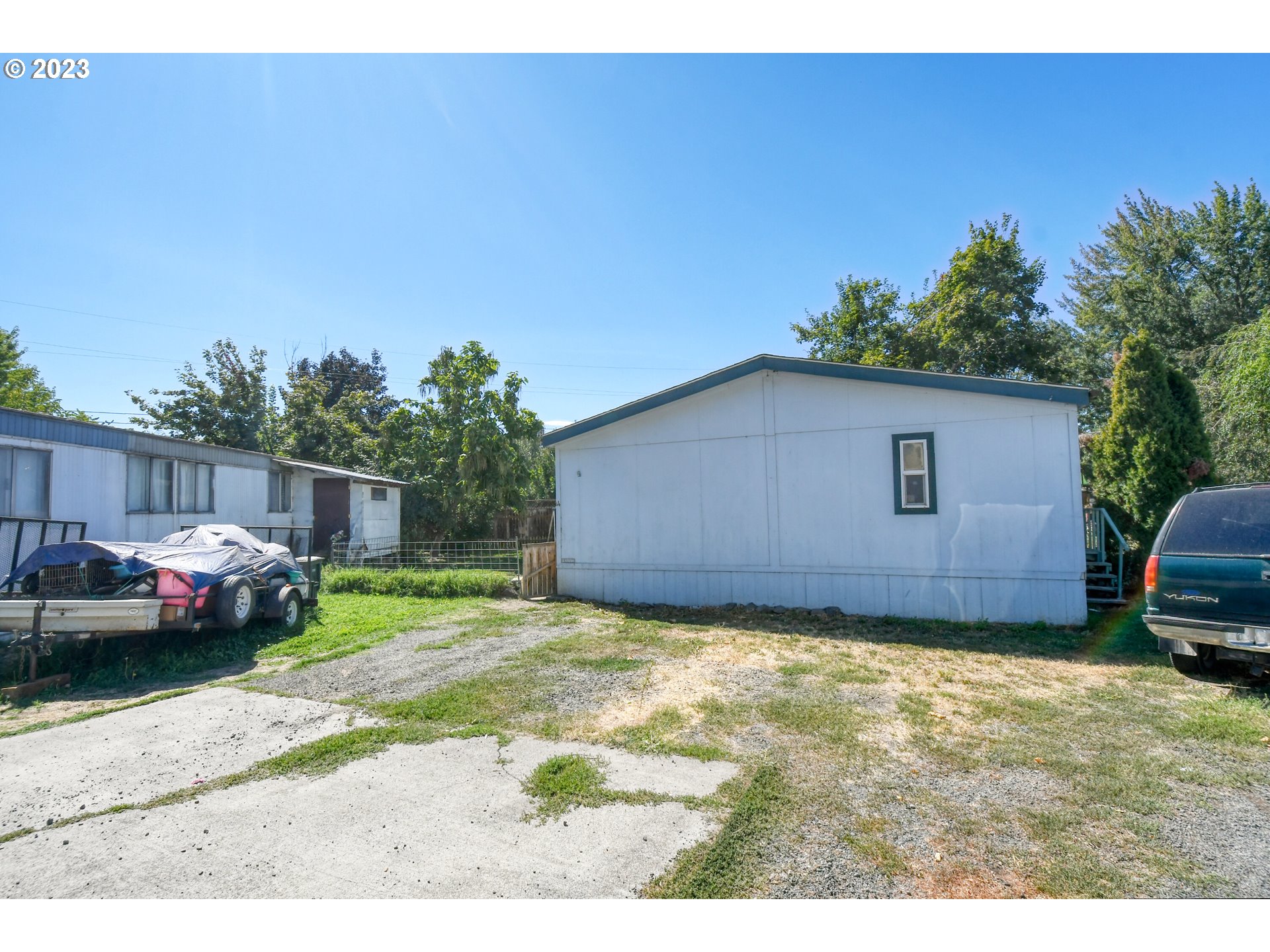 1437 Southwest 37th Street, Unit 14 Pendleton, OR 97801 - Photo 3 of 14 a view of a backyard with a garden and garage