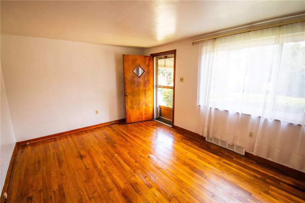 425 Filmore Road Pittsburgh, PA 15221 - Photo 3 of 25
