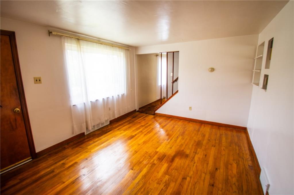 425 Filmore Road Pittsburgh, PA 15221 - Photo 4 of 25