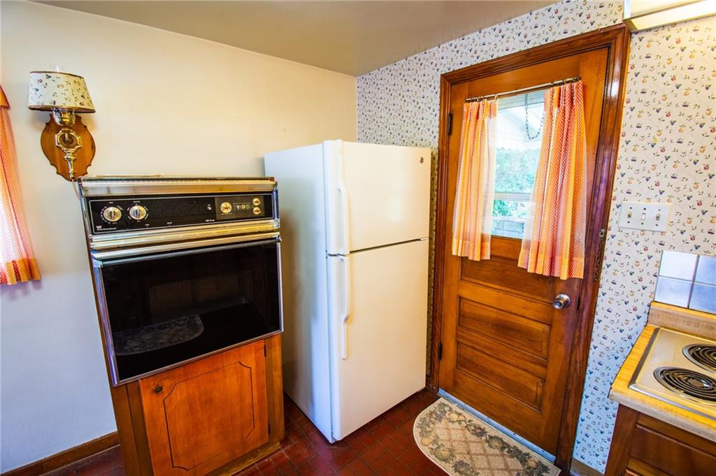 425 Filmore Road Pittsburgh, PA 15221 - Photo 8 of 25