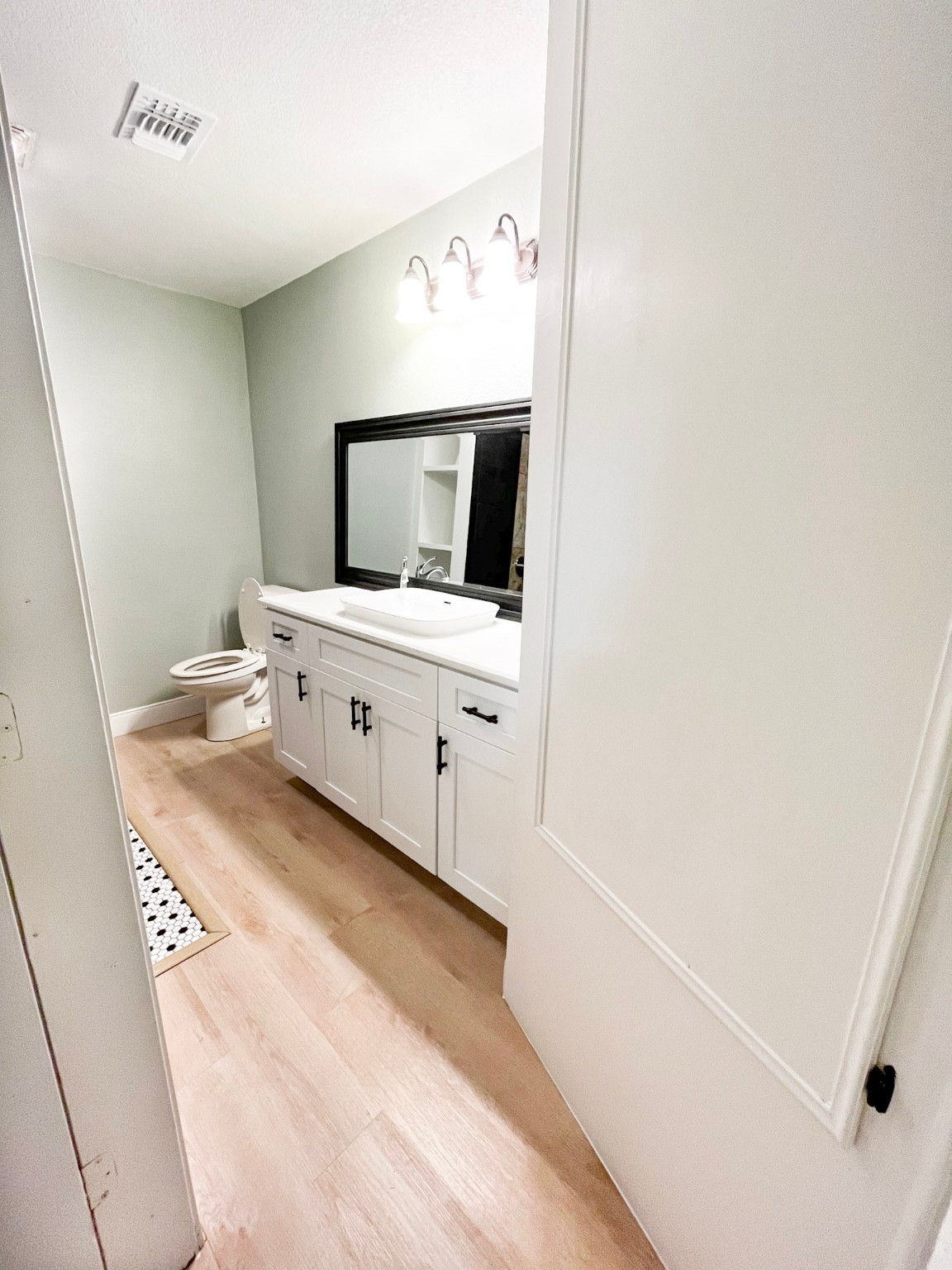 4622 Hill Side Lane Needville, TX 77461 - Photo 11 of 19 a room with a bed and a flat screen tv