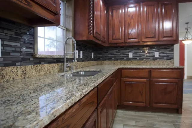 $293,000 | 400 South Mable Street, Ferris, TX 75125