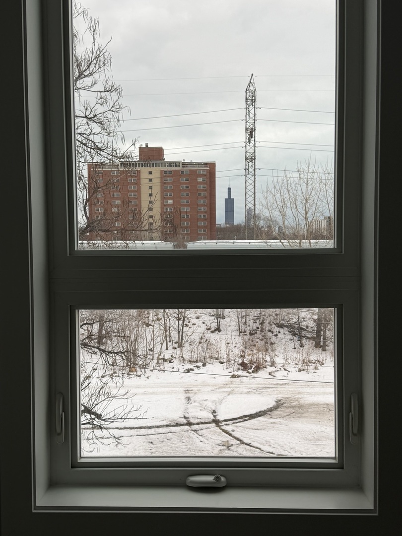 2622 West Adams Street, Unit 3 Chicago, IL 60612 - Photo 21 of 26 a view of sky from a window