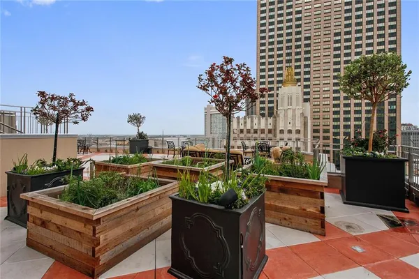 $5,025 | 210 Baronne Street, Unit 1807, New Orleans, LA 70112