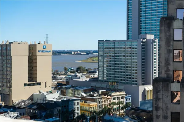 $5,025 | 210 Baronne Street, Unit 1807, New Orleans, LA 70112