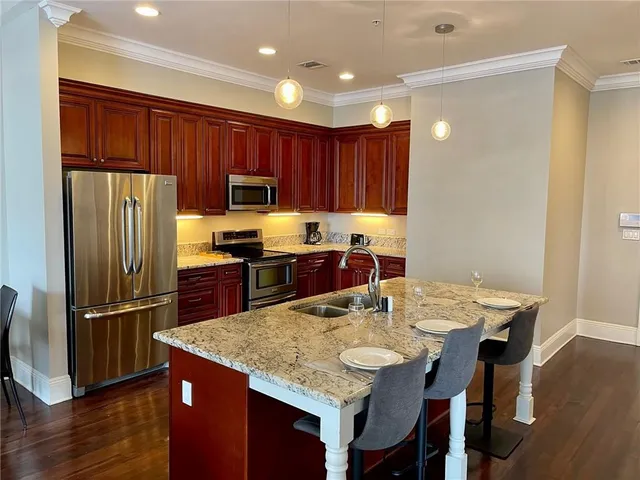 $5,025 | 210 Baronne Street, Unit 1807, New Orleans, LA 70112