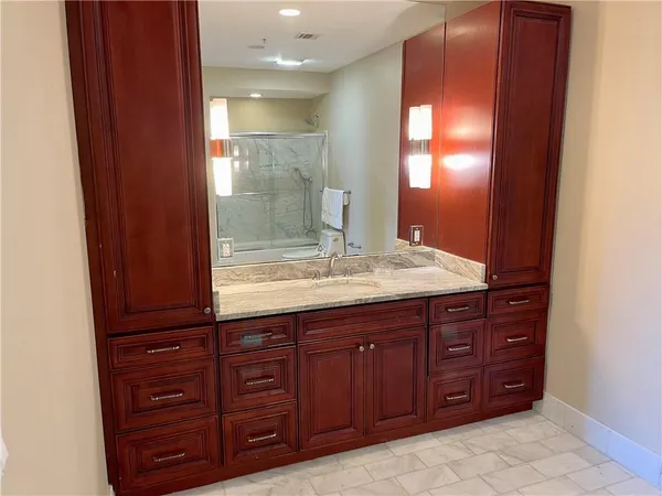 $5,025 | 210 Baronne Street, Unit 1807, New Orleans, LA 70112