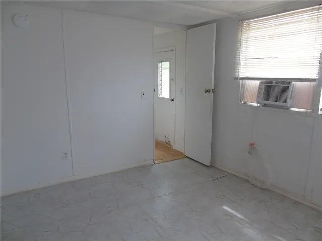 $1,100 | 910 Bunton Lane, Unit D, Uhland, TX 78640