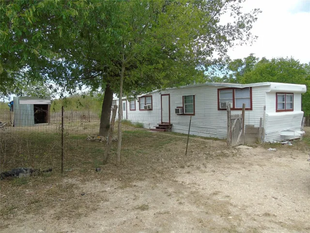 $1,100 | 910 Bunton Lane, Unit D, Uhland, TX 78640