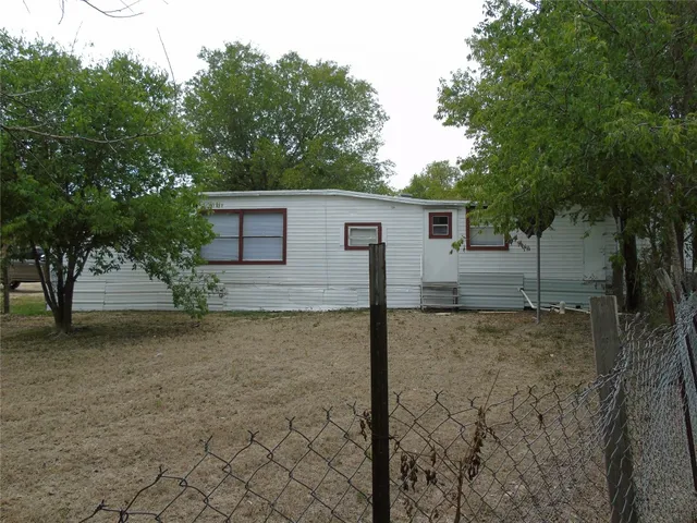 $1,100 | 910 Bunton Lane, Unit D, Uhland, TX 78640