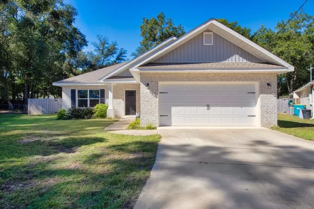 $2,300 | 2800 Ram Lane, Crestview, FL 32539