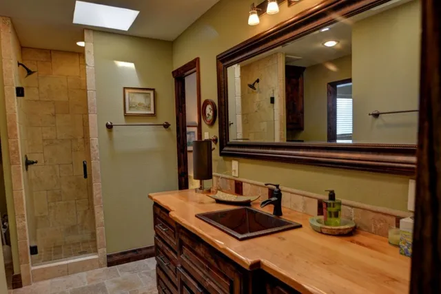 $3,000 | 2629 Calle Del Roble, Kerrville, TX 78028