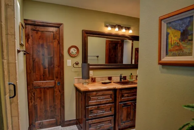 $3,000 | 2629 Calle Del Roble, Kerrville, TX 78028