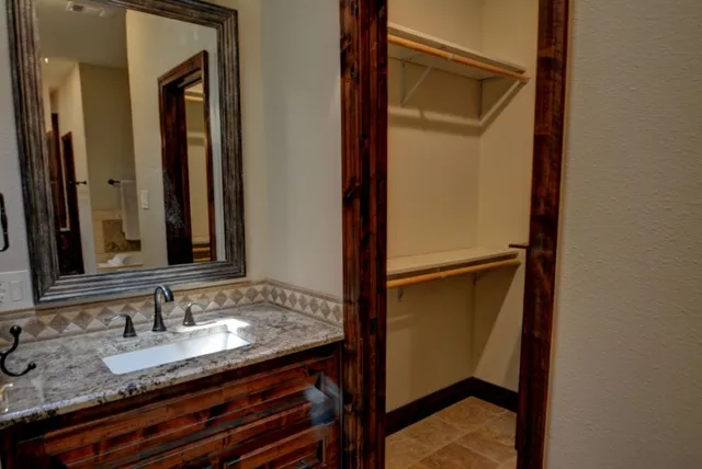 $3,000 | 2629 Calle Del Roble, Kerrville, TX 78028