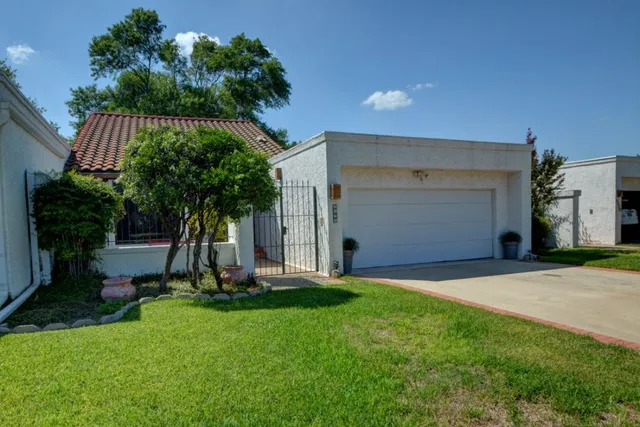 $3,000 | 2629 Calle Del Roble, Kerrville, TX 78028