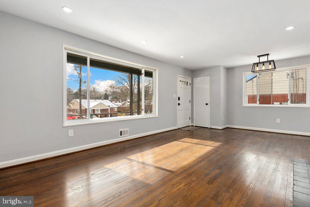 2405 Kimberly Street Silver Spring, MD 20902 - Photo 8 of 55