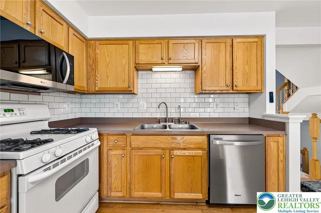 $2,600 | 4596 Jasmine Drive, Center Valley, PA 18034