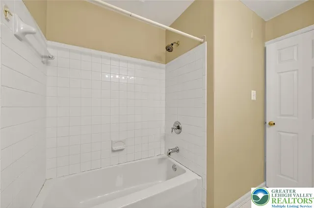 $2,600 | 4596 Jasmine Drive, Center Valley, PA 18034