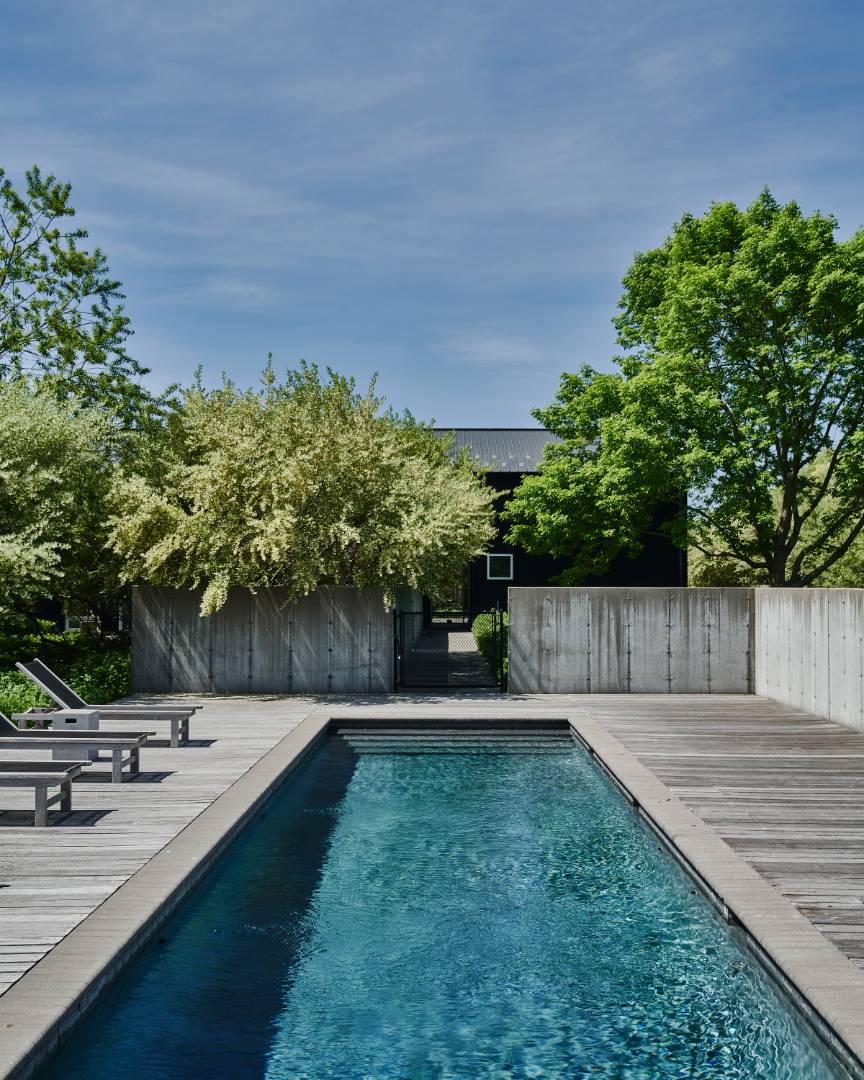 78 Windmill Lane Bridgehampton, NY 11932 - Photo 4 of 32 a view of a backyard with a small cabin