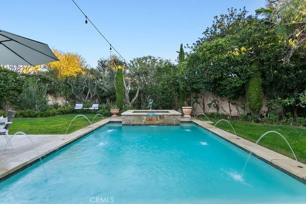 a view of outdoor kitchen stove and kitchen island