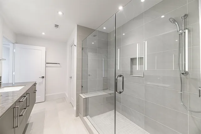 $1,119,000 | 1701 Hermann Drive, Unit 34L, Houston, TX 77004