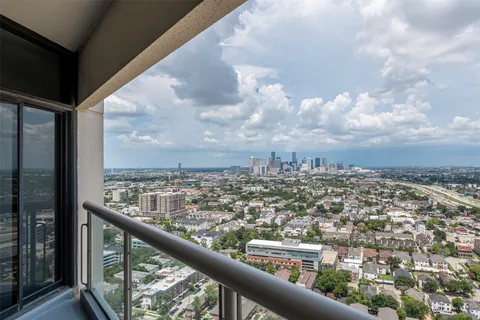 $1,119,000 | 1701 Hermann Drive, Unit 34L, Houston, TX 77004