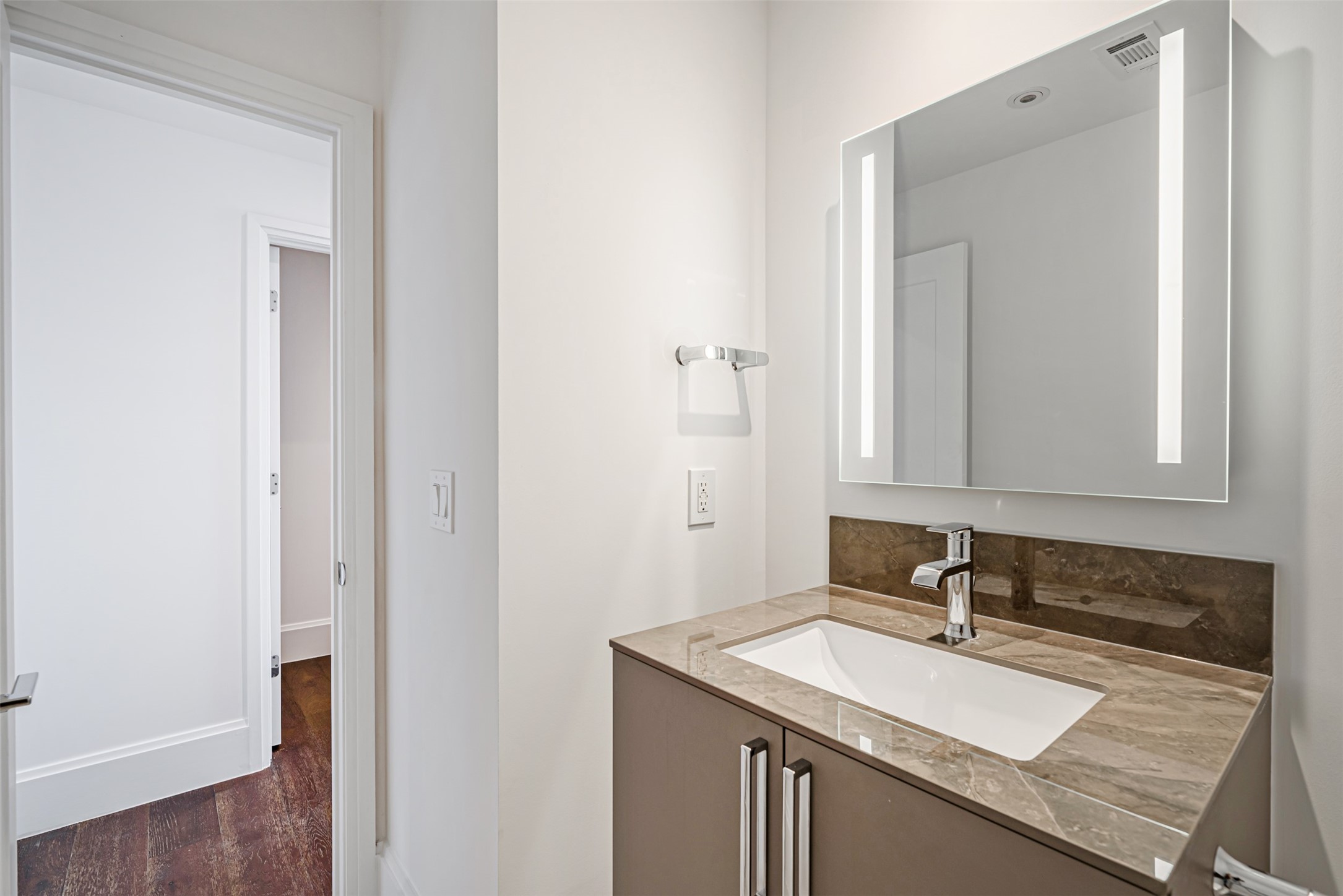 1701 Hermann Drive, Unit 34L Houston, TX 77004 - Photo 24 of 37 a bathroom with a sink and a mirror