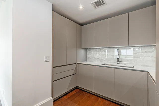 $1,119,000 | 1701 Hermann Drive, Unit 34L, Houston, TX 77004