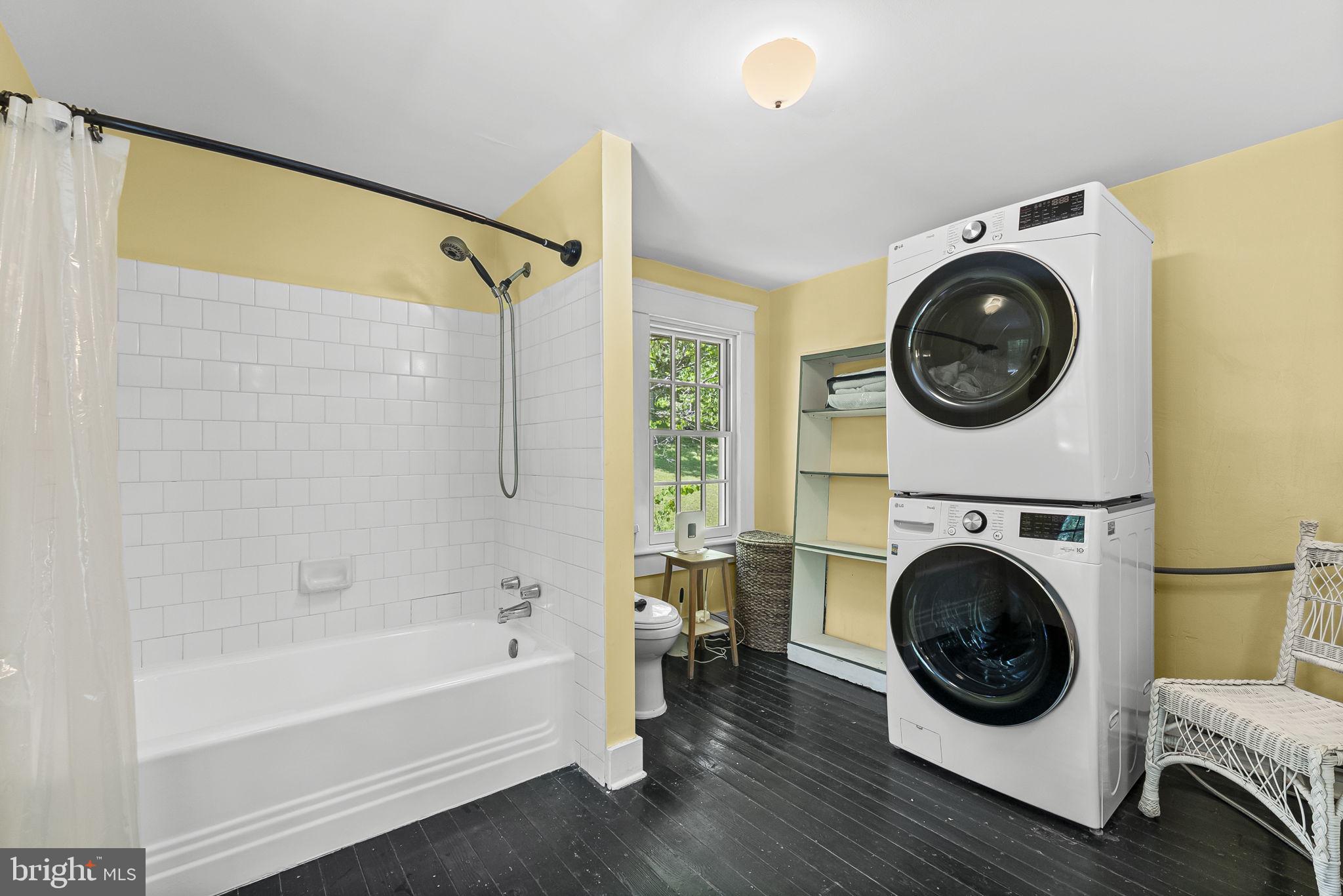 9406 Obannons Mill Road Boston, VA 22713 - Photo 21 of 34 Spacious bathroom with newly reglazed tub