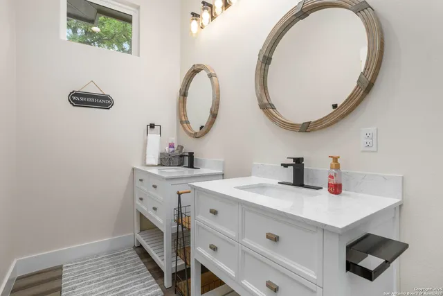 $899,999 | 1121 Gruene Road, Unit B, New Braunfels, TX 78130