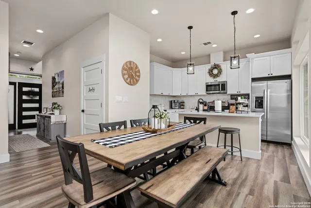 $899,999 | 1121 Gruene Road, Unit B, New Braunfels, TX 78130