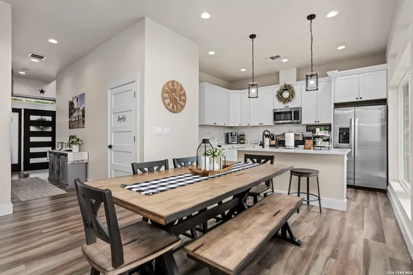 $884,999 | 1121 Gruene Road, Unit B, New Braunfels, TX 78130