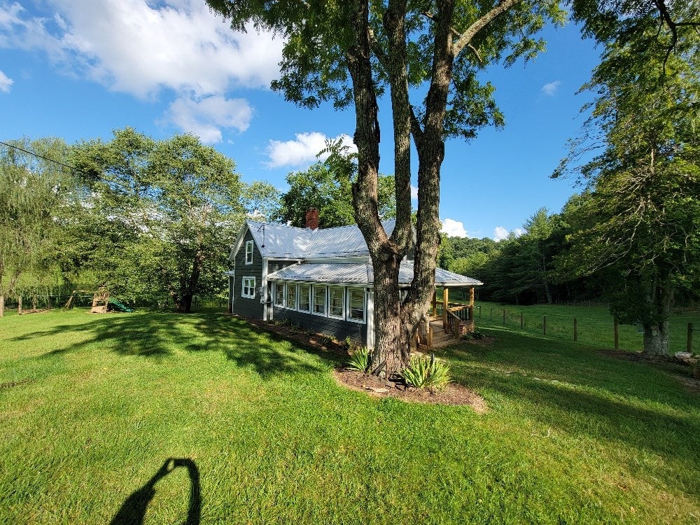 305 Rising Sun Lane Galax, VA 24333 - Photo 28 of 42 Gallery Image 28