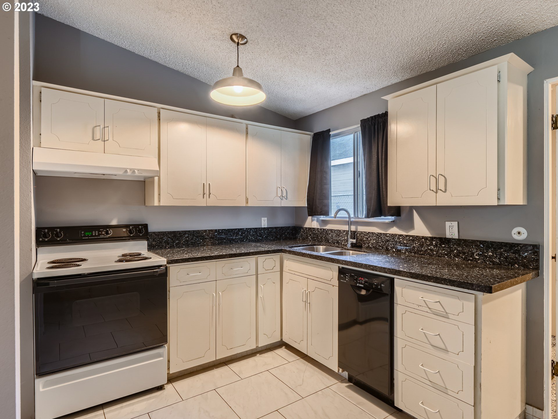 6402 Southeast 57th Avenue Portland, OR 97206 - Photo 11 of 35