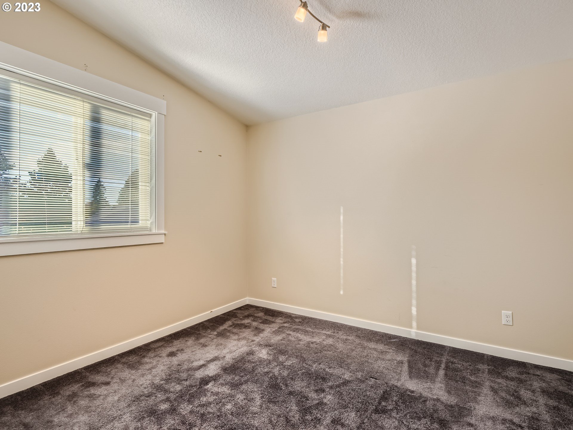 6402 Southeast 57th Avenue Portland, OR 97206 - Photo 20 of 35