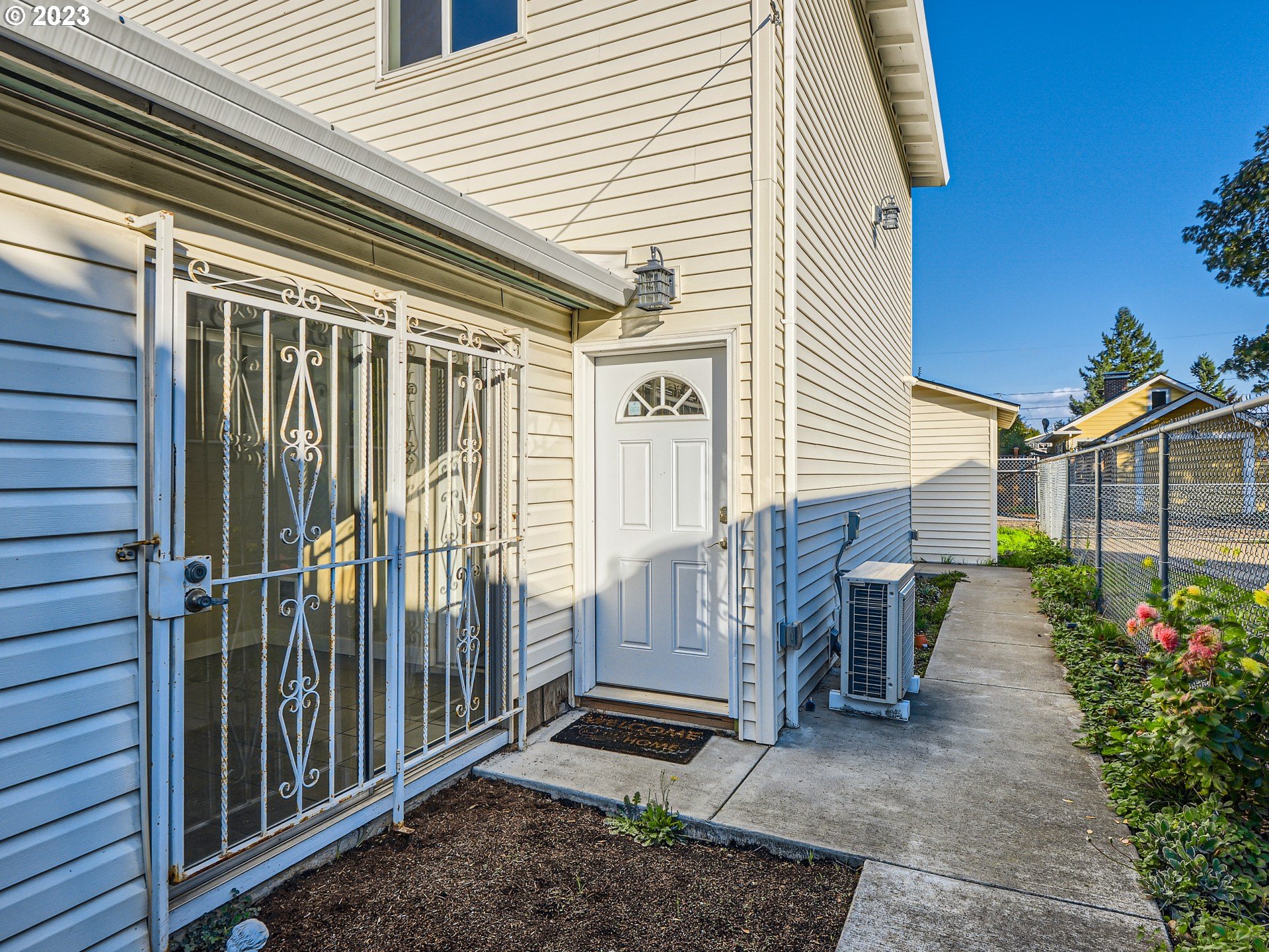 6402 Southeast 57th Avenue Portland, OR 97206 - Photo 2 of 35