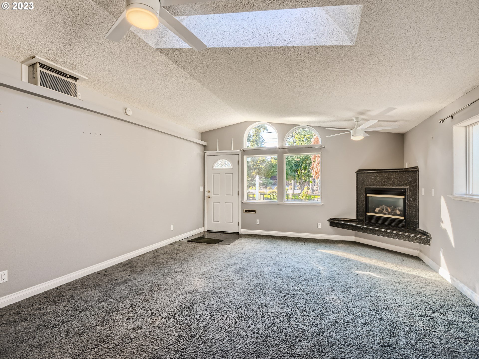 6402 Southeast 57th Avenue Portland, OR 97206 - Photo 6 of 35